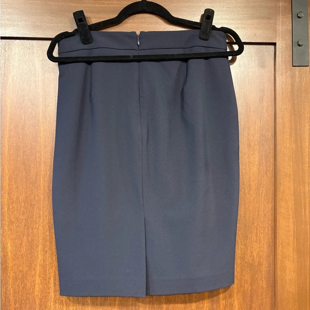 NWOT Ann Taylor Pencil skirt 4P Navy perfect condition - Picture 3 of 7